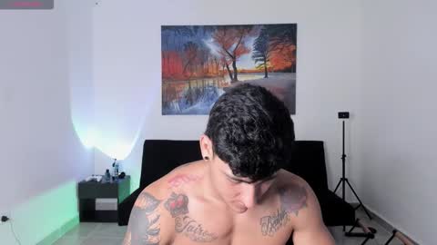 ryanwhite3 online show from January 13, 11:42 pm