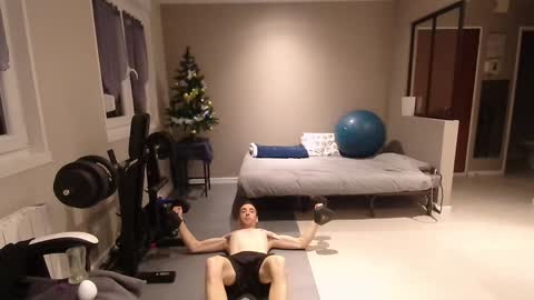 Snapshot of ryukukamifr chatting on December 2, 6:30 pm Ryuk FR online show from December 2, 6:30 pm