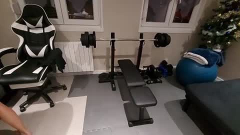 Snapshot of ryukukamifr chatting on December 16, 6:49 pm Ryuk FR online show from December 16, 6:49 pm