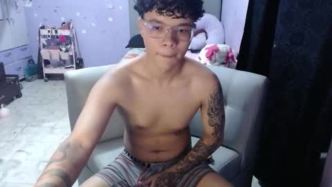 sam_latino22 online show from November 17, 10:46 pm