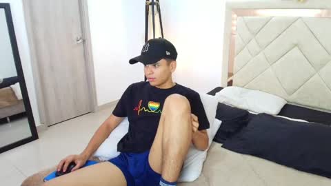 sam_tnt9 online show from April 29, 6:58 pm