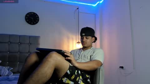 Snapshot of samxx_muscle chatting on October 11, 3:27 pm samxx_muscle online show from October 11, 3:27 pm