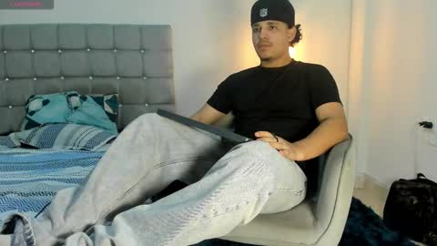 Snapshot of samxx_muscle chatting on October 8, 1:37 pm samxx_muscle online show from October 8, 1:37 pm