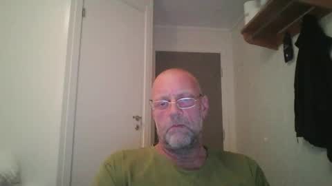 sandnesrune523 online show from November 18, 6:44 pm