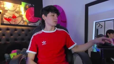 santi online show from January 30, 1:42 pm