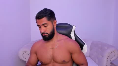 santiago_huntt online show from December 19, 2:14 pm