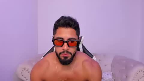 santiago_huntt online show from March 11, 9:44 pm