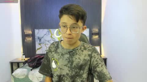 santiago_russo18 online show from February 15, 8:28 pm