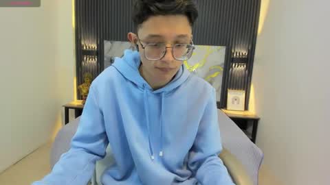 santiago_russo18 online show from September 12, 12:38 pm