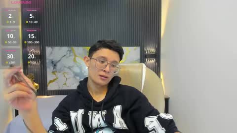 santiago_russo18 online show from September 21, 1:33 pm