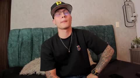 santii_twink online show from March 18, 5:32 am