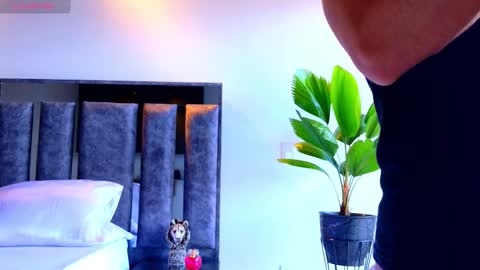 Santiago Seans online show from February 28, 4:28 pm