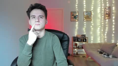 Thomas brunette and Alex blond online show from December 17, 5:18 am