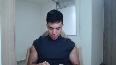 Snapshot of scott_brasher1 chatting on January 15, 8:58 pm Twitter Scott brasher1 Instagram Camiloestuardo2 online show from January 15, 8:58 pm