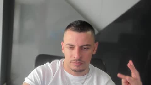 Snapshot of scotty_music chatting on October 4, 3:28 pm Ricardo online show from October 4, 3:28 pm