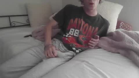 Snapshot of sdseventy chatting on December 3, 4:39 pm ObvHype online show from December 3, 4:39 pm