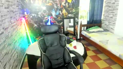 sebas jusa online show from June 14, 12:29 pm