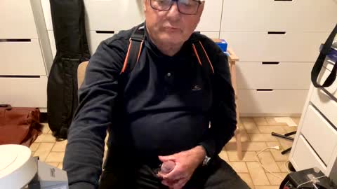 serge8413 online show from December 7, 6:15 pm