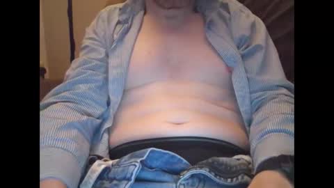 Snapshot of sexyenglish24 chatting on December 10, 12:34 am Daddy-English online show from December 10, 12:34 am