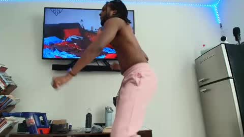 sexyhornyman1993 online show from December 7, 6:59 pm