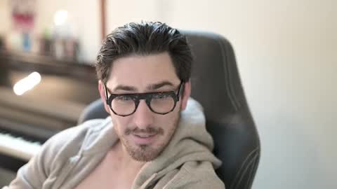 frenchy boy online show from December 22, 8:11 am