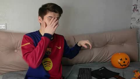 Max online show from October 29, 8:45 pm