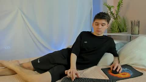 Max online show from February 7, 3:13 am