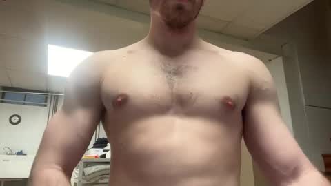 shirtlesshunk15 online show from March 8, 8:35 pm