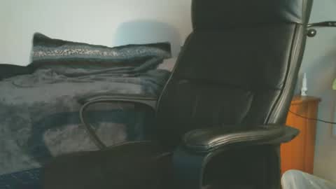 shyboyhugecum2020 online show from October 22, 2:59 am