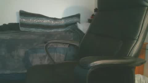 shyboyhugecum2020 online show from March 17, 3:31 am