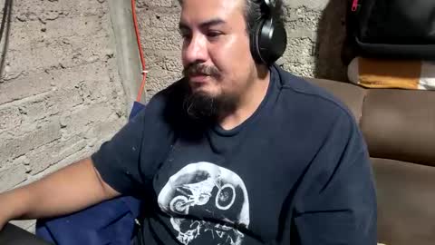 Snapshot of skinhell chatting on October 17, 4:27 am Elias online show from October 17, 4:27 am