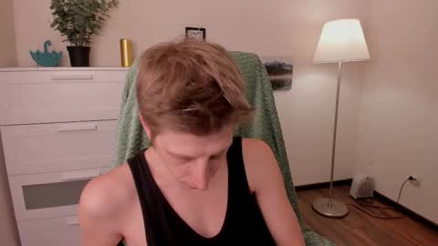 Snapshot of slim_andy chatting on October 19, 10:29 am Andy online show from October 19, 10:29 am
