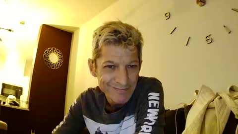 slut_puppy4u online show from June 2, 3:07 am