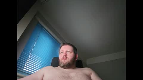 smallone19832 online show from January 1, 8:56 am