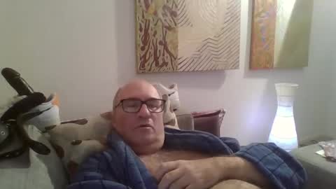 sneakerboy18 online show from January 2, 12:35 pm