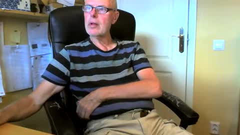 snickarn335731 online show from May 24, 4:24 pm