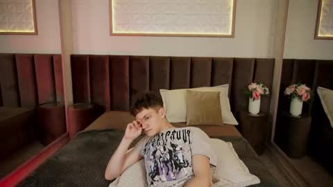 Esrefan online show from March 9, 2:05 am