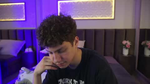 Esrefan online show from April 17, 9:50 pm