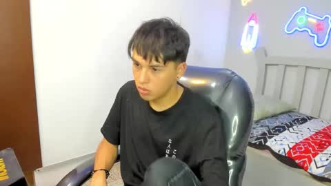 Stiwen online show from November 14, 7:15 pm