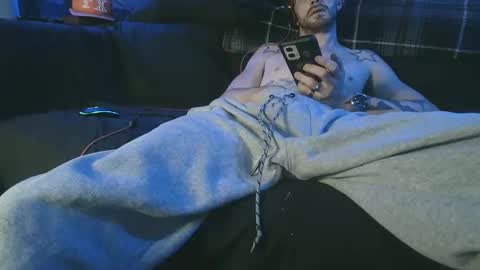 straitpipermann22 online show from October 30, 2:13 am