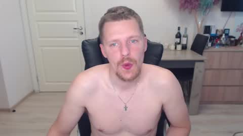 Snapshot of strong_guy_xxx chatting on September 12, 6:35 am strong_guy_xxx online show from September 12, 6:35 am