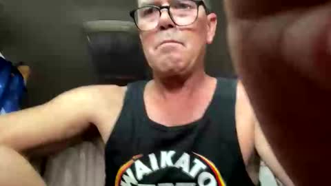 surfrguy0077 online show from October 4, 3:22 am