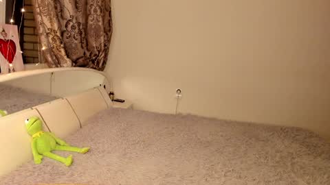 kira online show from March 4, 8:16 pm