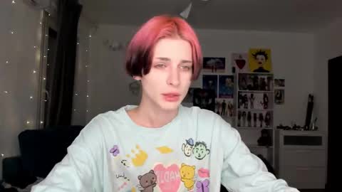 kira online show from December 17, 4:35 pm