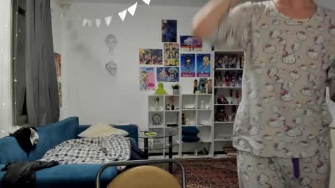 kira online show from October 22, 9:51 pm