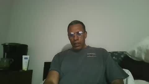 swimmerbod2495 online show from April 10, 5:58 am