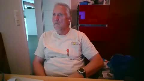 Snapshot of swiss_german_01 chatting on October 14, 11:28 am swiss_german_01 online show from October 14, 11:28 am