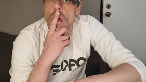 swontguy2025 online show from March 6, 7:03 am