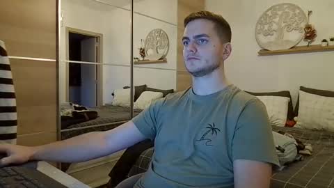 syl092 online show from December 3, 7:20 pm