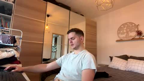 syl092 online show from February 14, 9:37 am